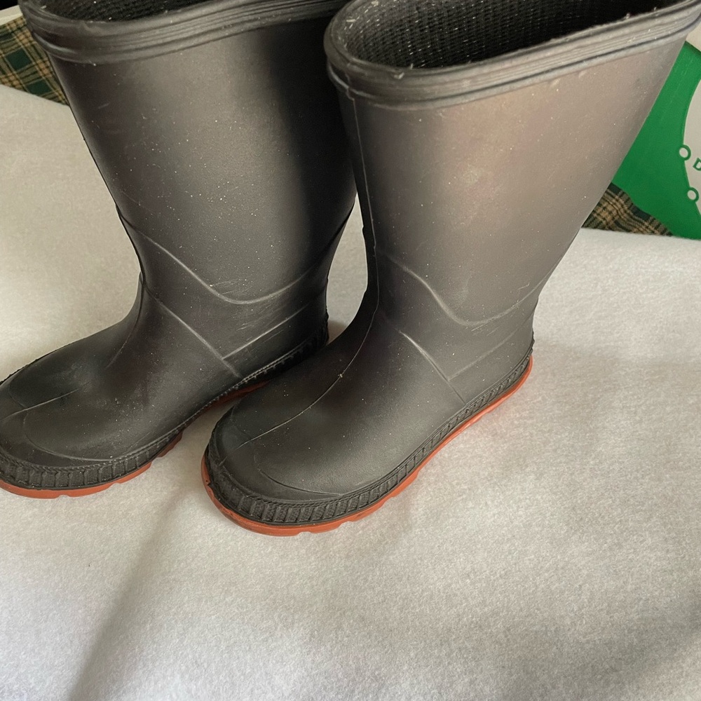 Wellies Kids Boots, size 7-8, Black with rubber sole